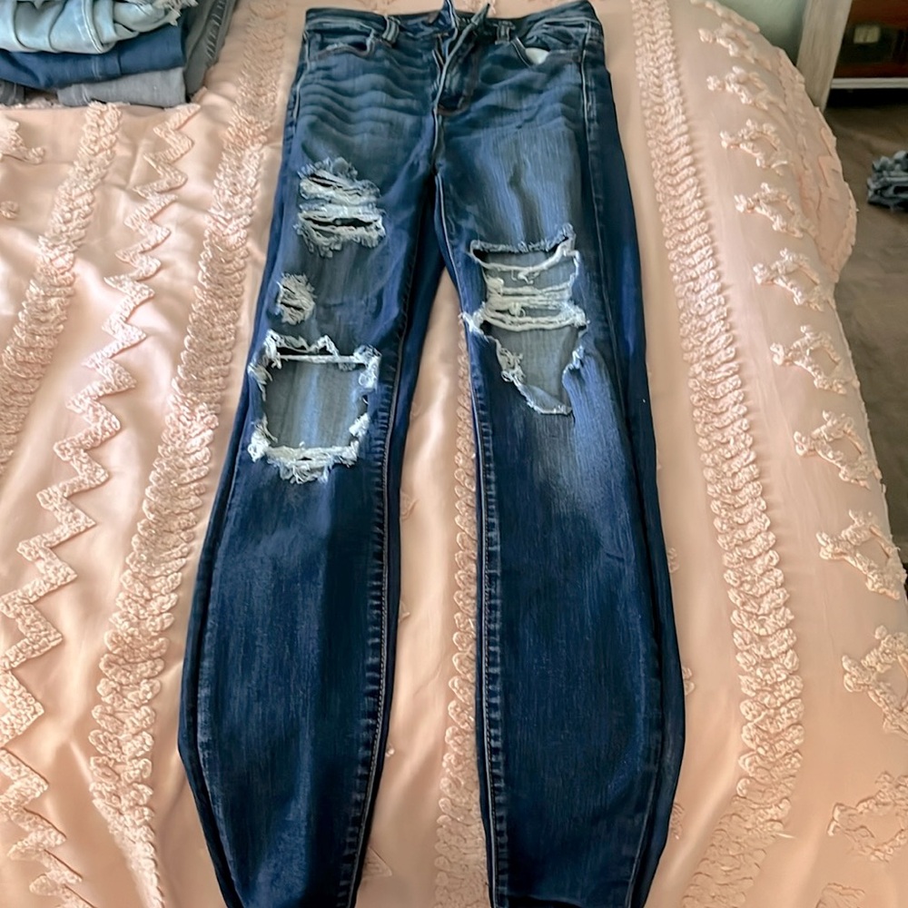 Blue to dark blue American eagle jeans size 2. So cute almost didn’t want to sel